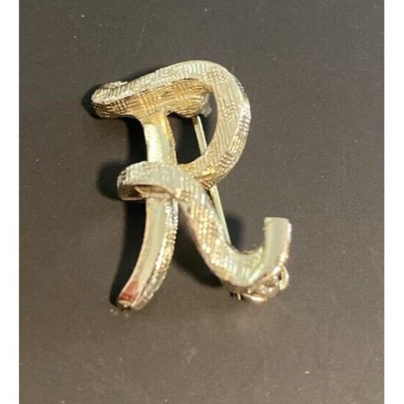 Vintage Small Initial “R” Monogram Unbranded Brooch/Pin Gold Tone Retro - Picture 1 of 14